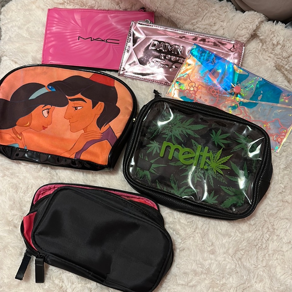 COSMETIC BAG BUNDLE X6 USED